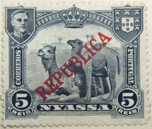 nyassa 5 reis correios portugal red republica overprinted camel stamp